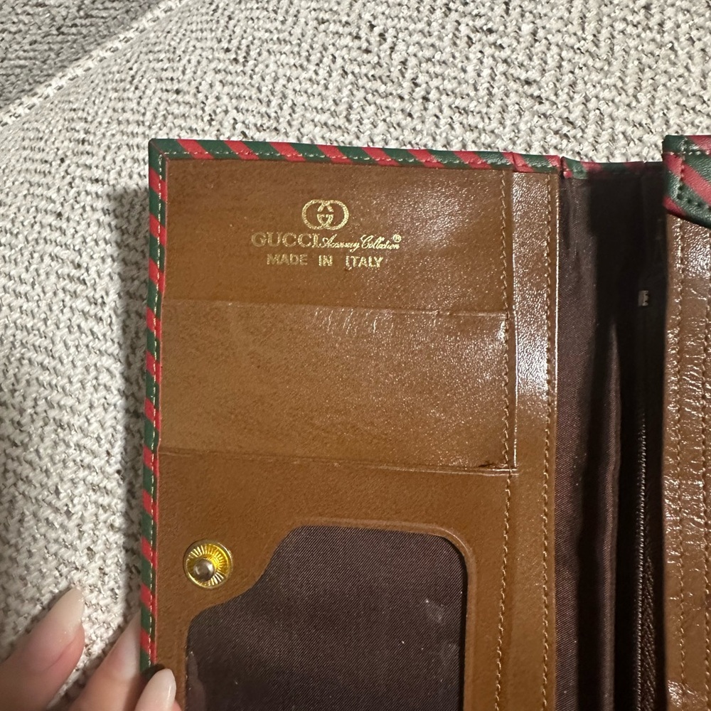 Vintage Gucci Red and Green Striped Wallet - Picture 4 of 7